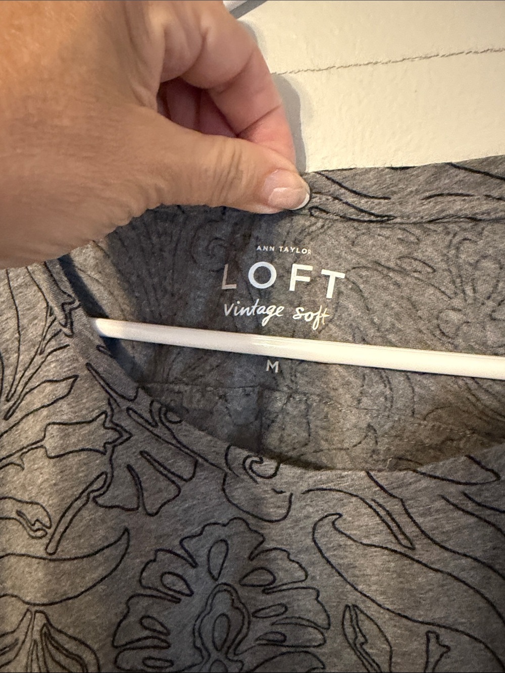 Ann Taylor LOFT Gray Floral-Print Long Sleeve Tee - Charcoal Outline. Med. - Picture 3 of 5